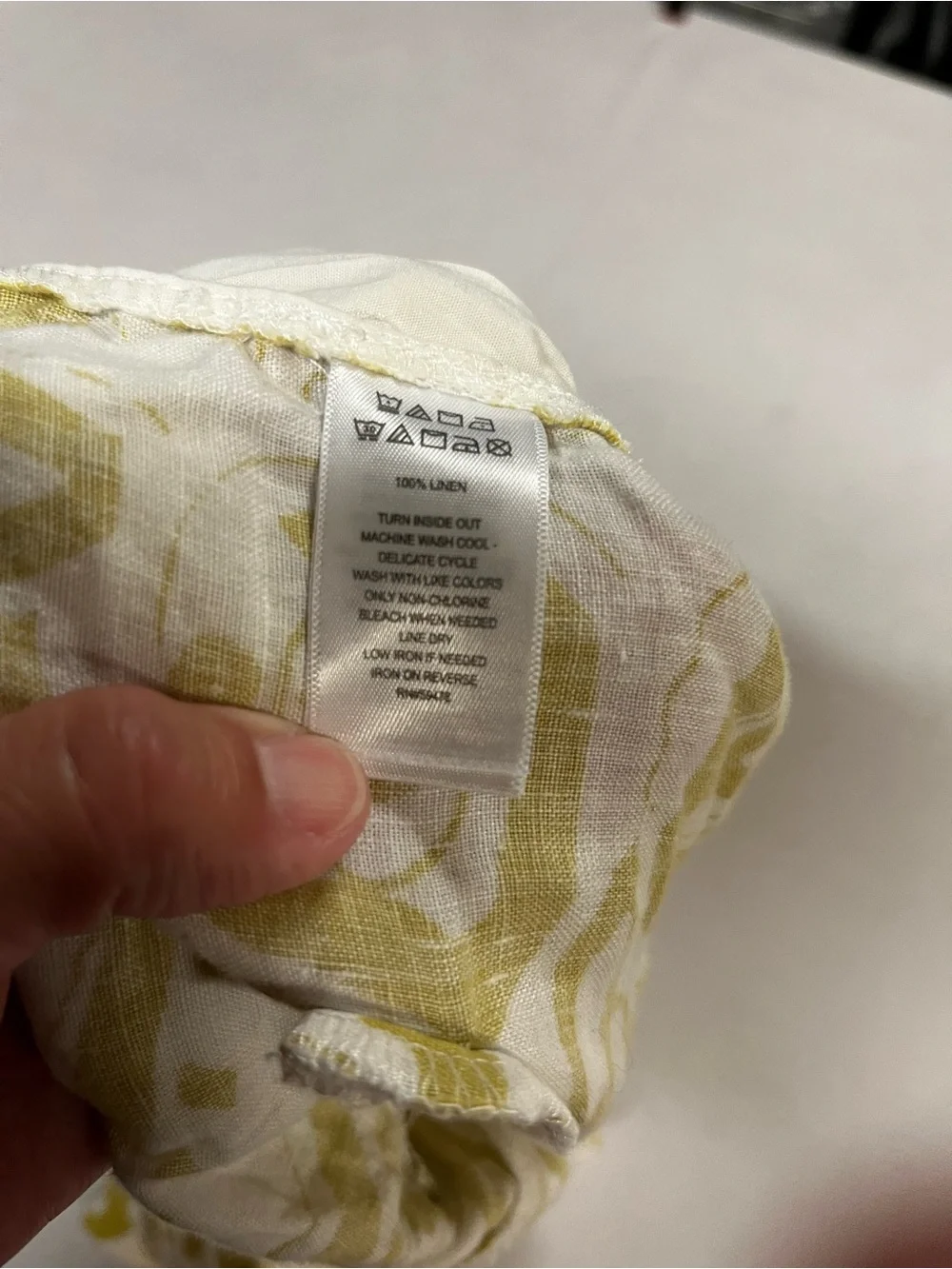C&C California Linen Shorts Women M White Yellow Paisley Pull On Beach Boho